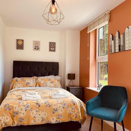 Cheerful 2-Bed Townhouse In Wakefield With Parking Villa Exterior foto