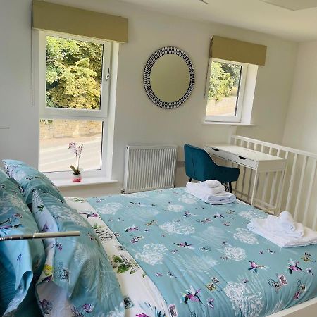 Cheerful 2-Bed Townhouse In Wakefield With Parking Villa Exterior foto