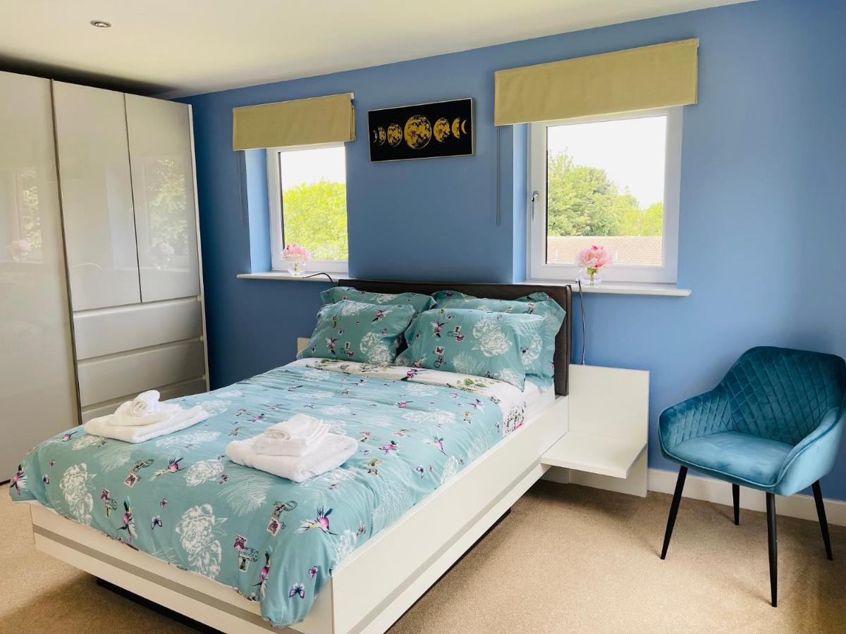 Cheerful 2-Bed Townhouse In Wakefield With Parking Villa Exterior foto