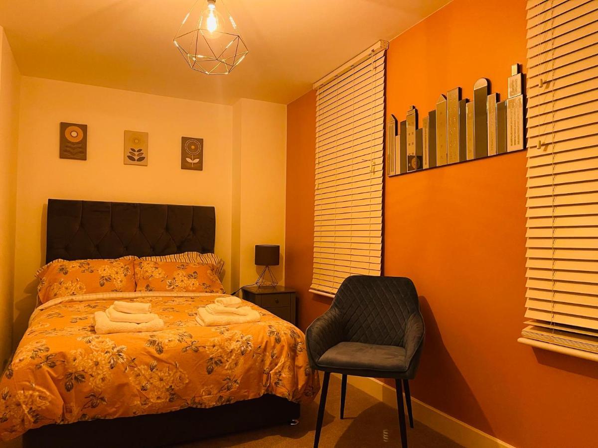 Cheerful 2-Bed Townhouse In Wakefield With Parking Villa Exterior foto